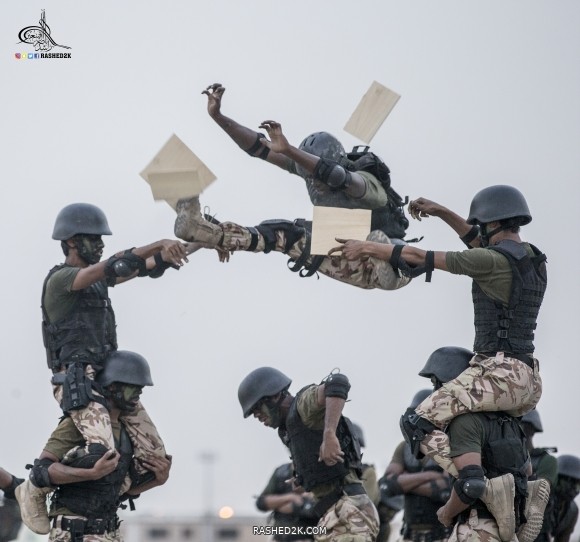 استعراض القوات الخاصة