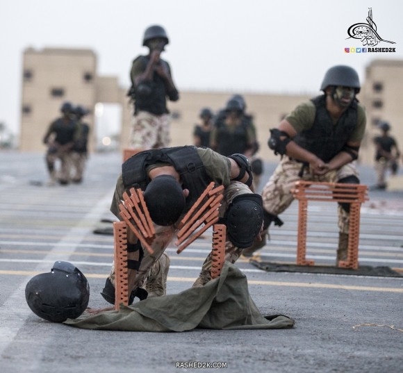 استعراض القوات الخاصة