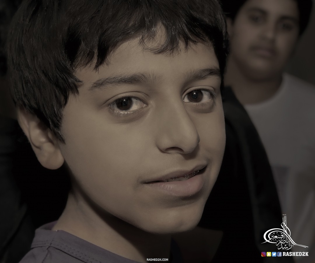 عيون بين البكاء والفرح